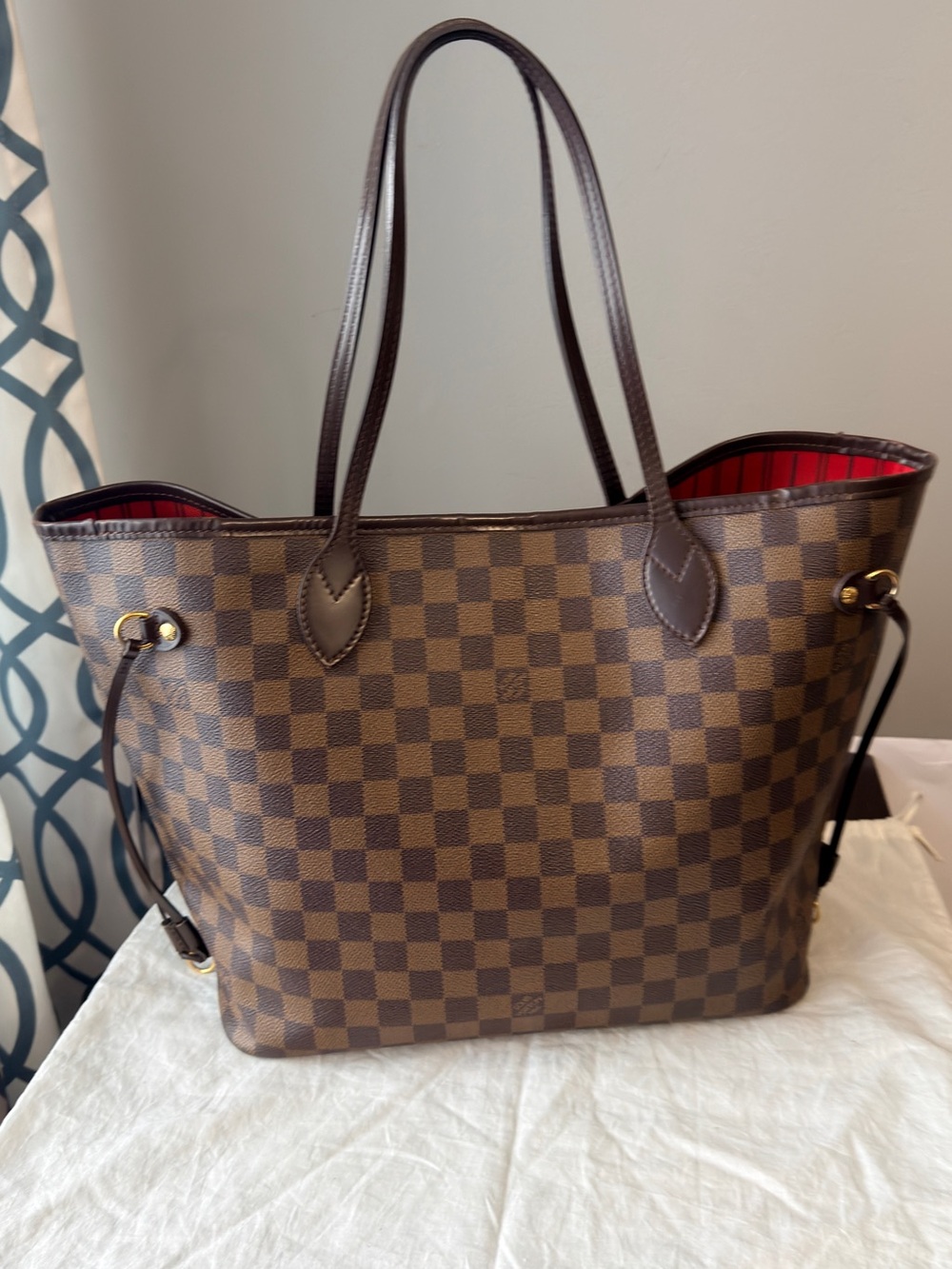 Authentic LOUIS VUITTON Neverfull MM size in Damier Ebene - Picture 2 of 16